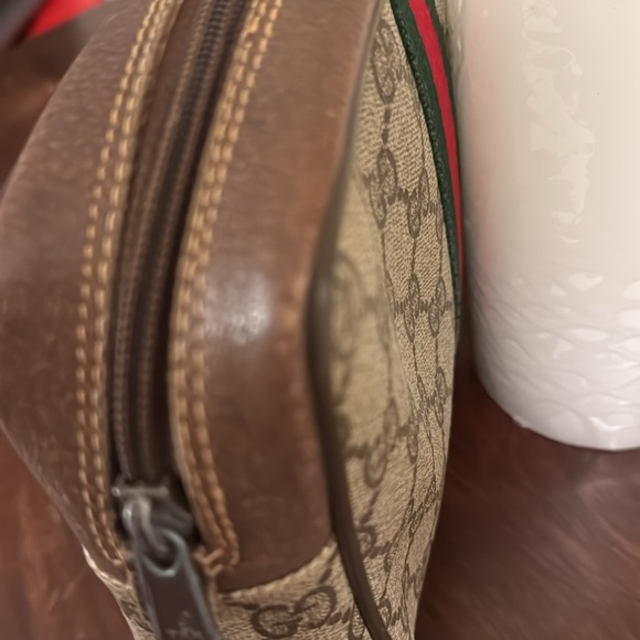 Authebtic Vintage Gucci Clutch GG
